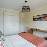 Spacious 1br With Parking In Quiet Area Apartmán Vila Nova de Gaia