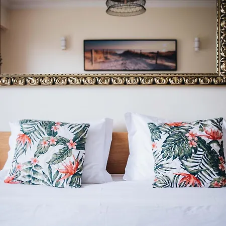 Apartament Spacious 1br With Parking In Quiet Area *