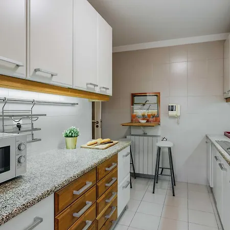 Spacious 1br With Parking In Quiet Area * Vila Nova de Gaia