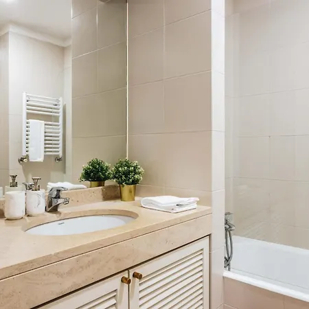Spacious 1br With Parking In Quiet Area Apartment