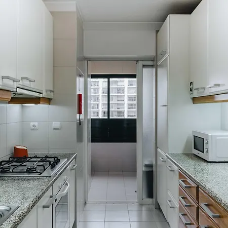 Spacious 1br With Parking In Quiet Area Apartment