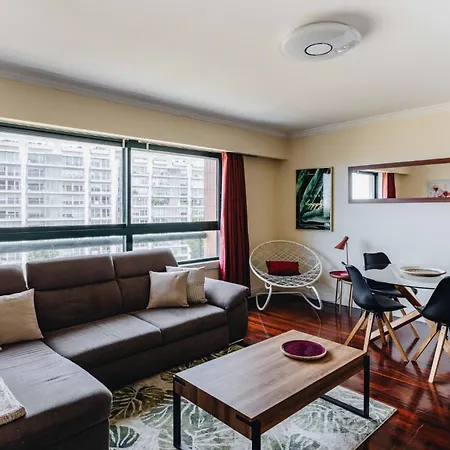 아파트 Spacious 1br With Parking In Quiet Area 빌라노바데가이아