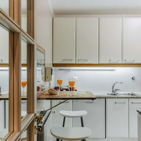 Spacious 1br With Parking In Quiet Area *