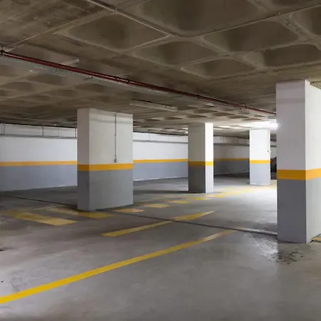 Spacious 1br With Parking In Quiet Area Apartment