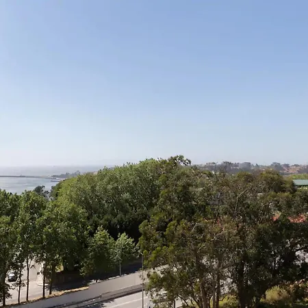 아파트 Spacious 1br With Parking In Quiet Area