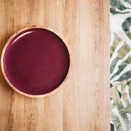 Spacious 1br With Parking In Quiet Area Apartment *