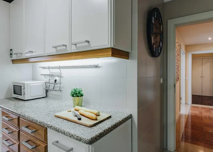 Spacious 1br With Parking In Quiet Area Appartement