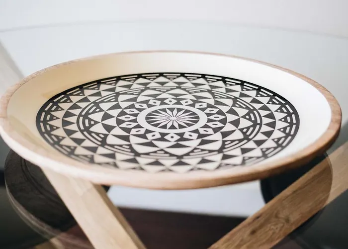 Spacious 1br With Parking In Quiet Area Apartment *