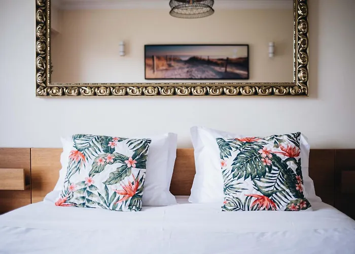 Apartment Spacious 1br With Parking In Quiet Area *