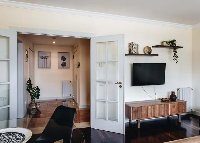 Spacious 1br With Parking In Quiet Area Appartement Vila Nova de Gaia