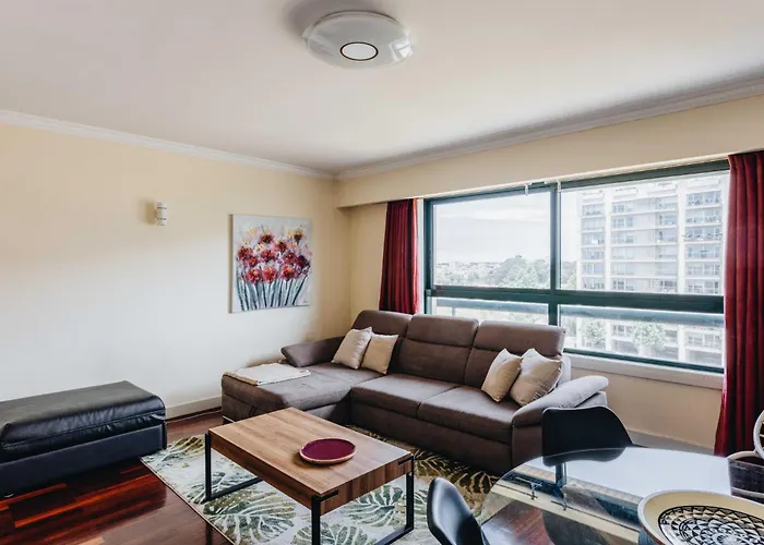 Spacious 1br With Parking In Quiet Area * Vila Nova de Gaia